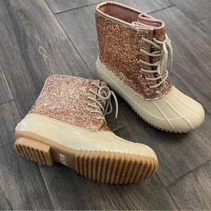 BRAND NEW Women’s Duck Boots Size 8